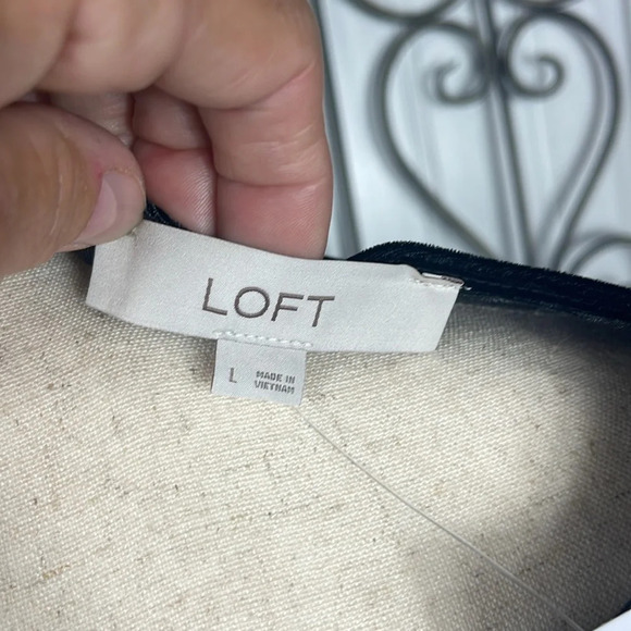 TOP
Embellished Bow Cozy Velour Top Sz L - Picture 10 of 12